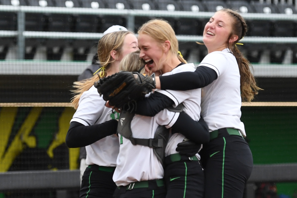 r Pendleton Wilsonville 5A softball final Leon Neuschwander 20